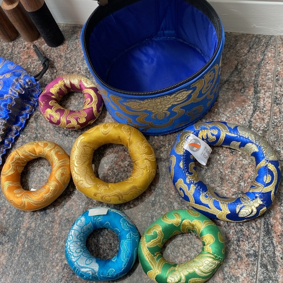 NHZ Chakra Healing Tibetan Singing Bowl Set (Bowls Not Included) - Picture 2 of 3